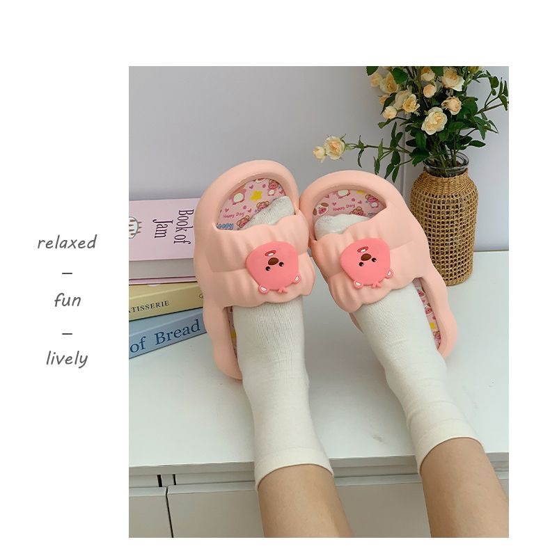 Home Bathroom Wear - รองเท้าแตะบีเวอร์น่ารักสำหรับผู้หญิง ใส่หน้าร้อน แบบเน็ตไอดอล พื้นนุ่ม ใส่ในบ้าน กันลื่น
